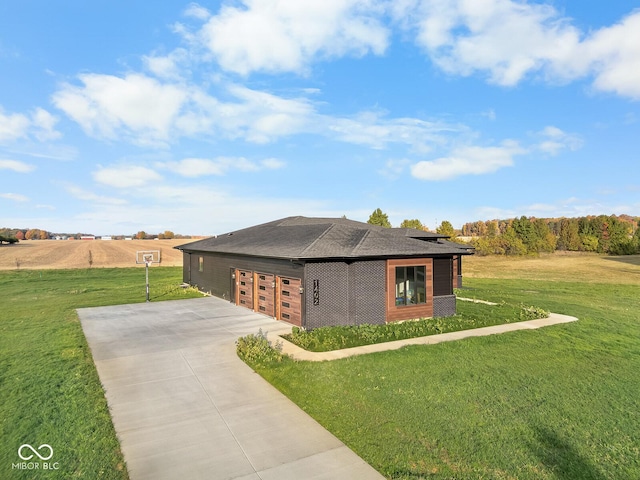 view of front facade with a garage, a front lawn, and driveway
