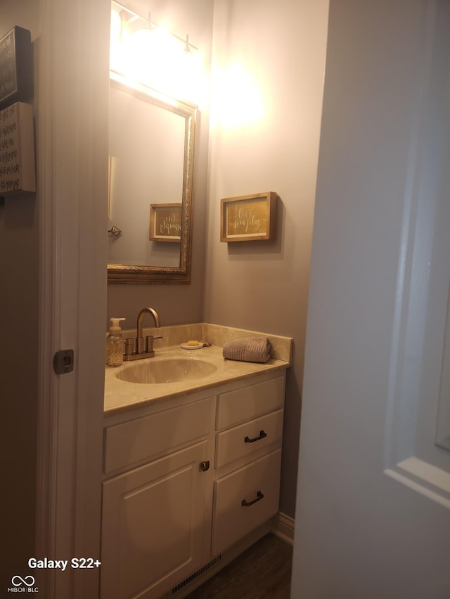 bathroom with visible vents and vanity