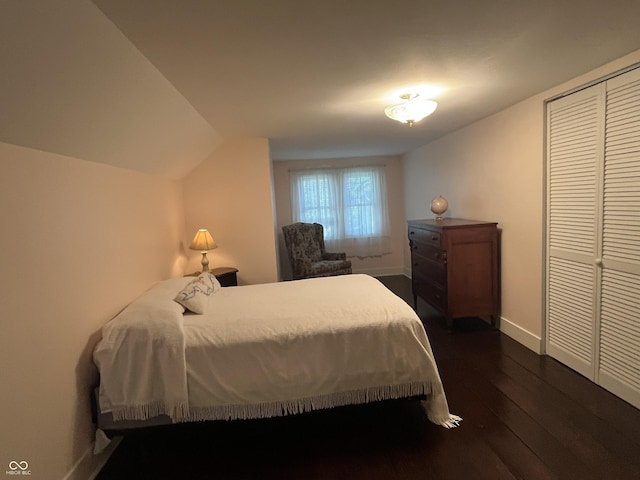 5533 Wilson Way, Jamestown, IN 46147 - bedroom with vaulted ceiling, dark wood-style floors, and baseboards