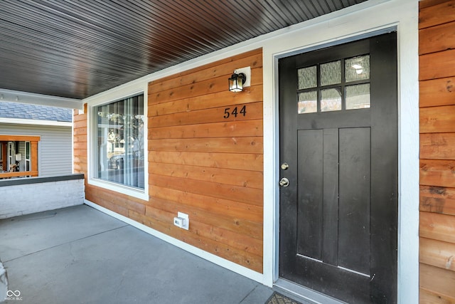 doorway to property with covered porch