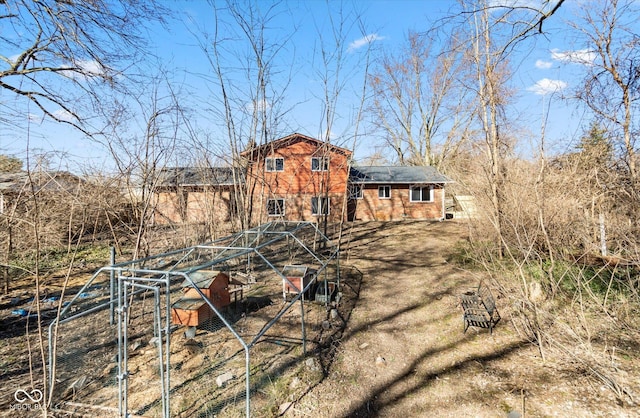 view of yard featuring a vegetable garden