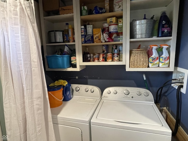 laundry room with laundry area and washing machine and clothes dryer