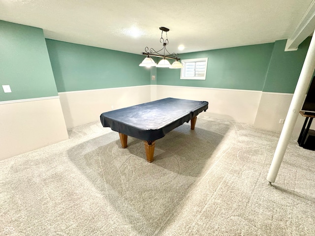 recreation room with carpet flooring and a textured ceiling