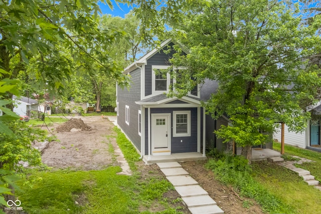 view of front of property with driveway