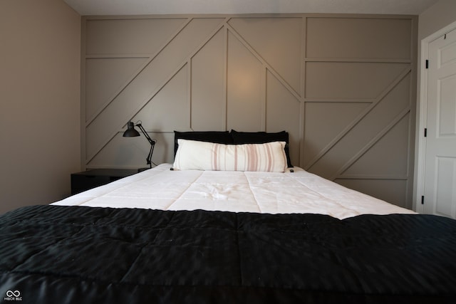 unfurnished bedroom with a decorative wall