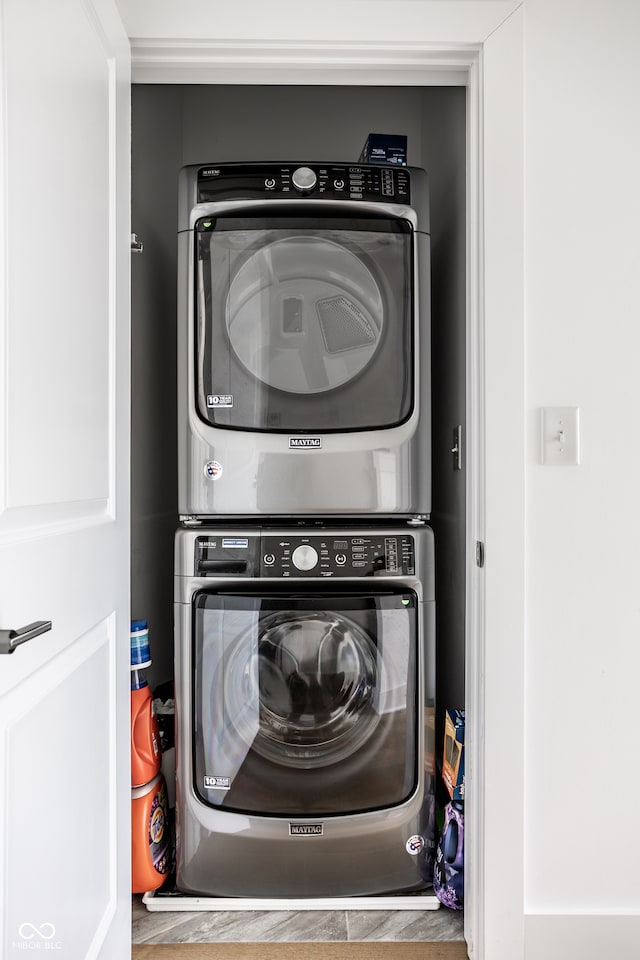 washroom with laundry area and stacked washer and clothes dryer