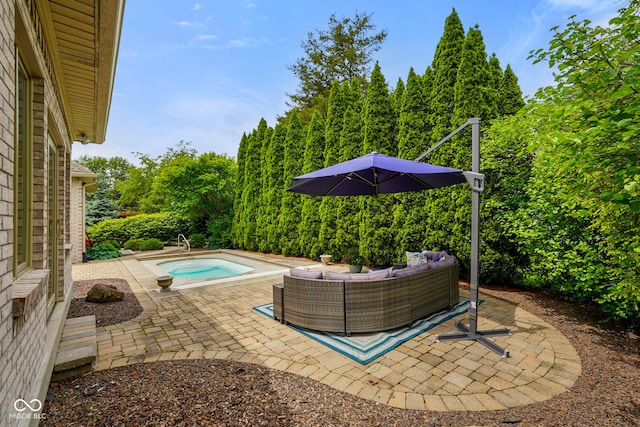286 S Woodridge Dr, Pittsboro, IN 46167 - view of patio with a hot tub and outdoor lounge area