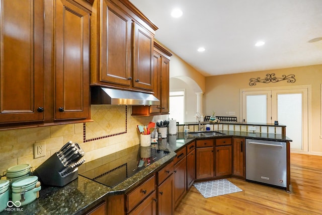 286 S Woodridge Dr, Pittsboro, IN 46167 - kitchen with dishwasher, under cabinet range hood, arched walkways, black electric cooktop, and a peninsula