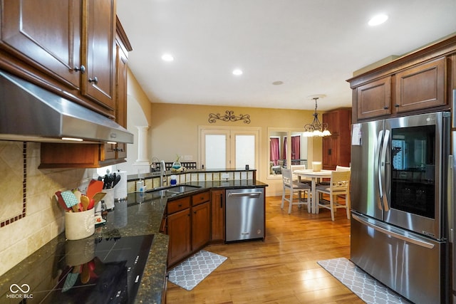 286 S Woodridge Dr, Pittsboro, IN 46167 - kitchen featuring stainless steel appliances, light wood finished floors, a peninsula, recessed lighting, and a sink