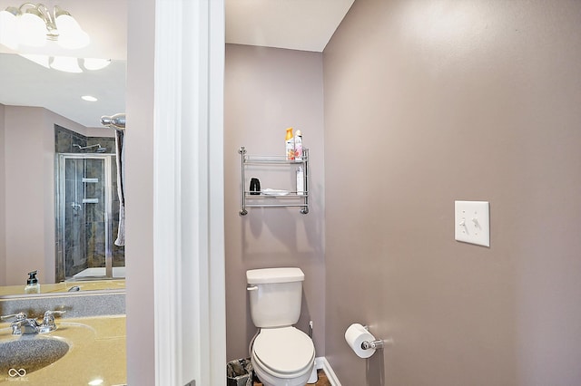 full bathroom with tiled shower, a sink, and toilet