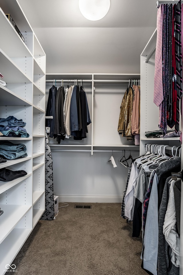 walk in closet featuring carpet flooring and visible vents