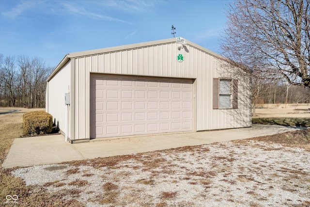 view of detached garage