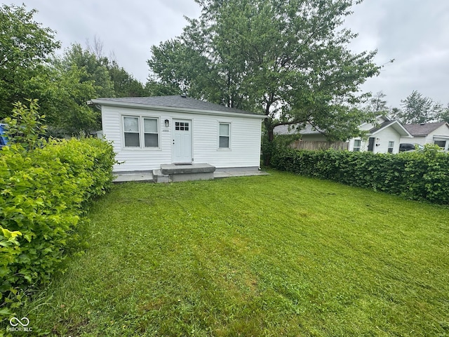 1323 S Ewing St, Indianapolis, IN 46203 - rear view of property featuring a lawn
