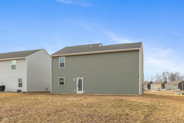 back of house featuring a lawn