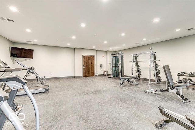 workout area featuring recessed lighting, visible vents, and baseboards