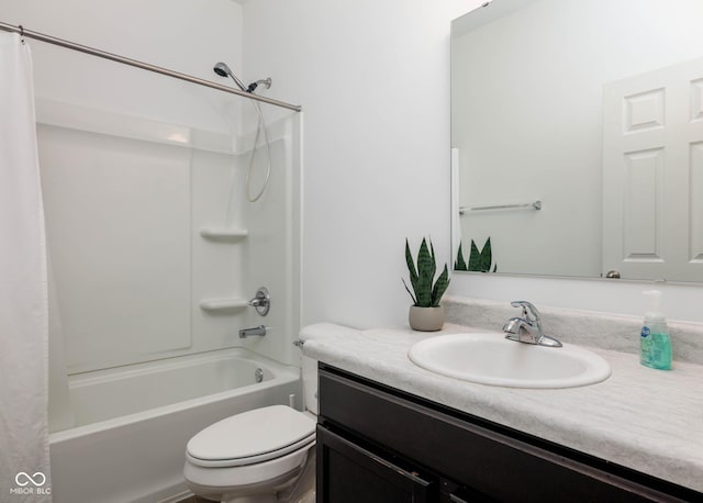 bathroom featuring shower / bath combo with shower curtain, vanity, and toilet