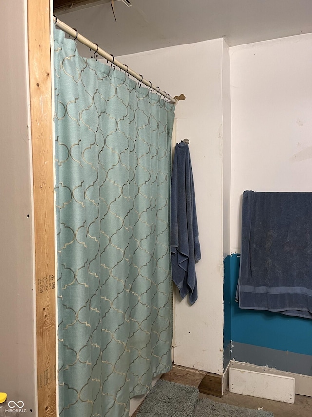 bathroom featuring a shower with curtain