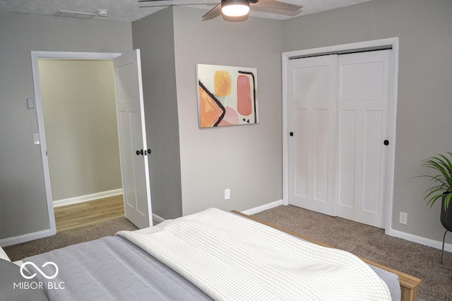 bedroom featuring carpet floors, ceiling fan, baseboards, and a closet