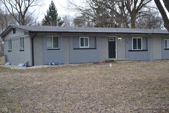 ranch-style house featuring brick siding