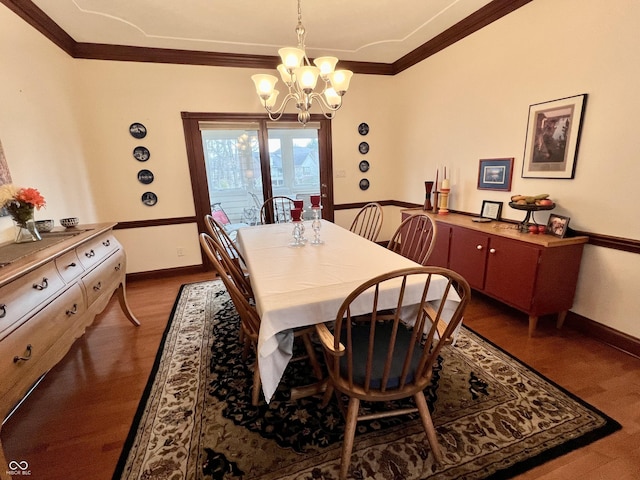 dining room featuring dark wood-type flooring, crown molding, baseboards, and an inviting chandelier