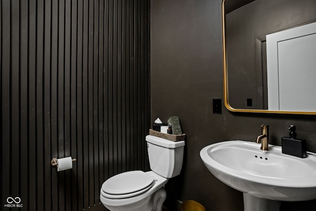 bathroom featuring toilet and a sink