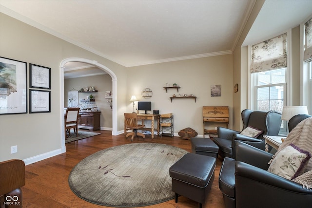 living area featuring baseboards, arched walkways, wood finished floors, and ornamental molding