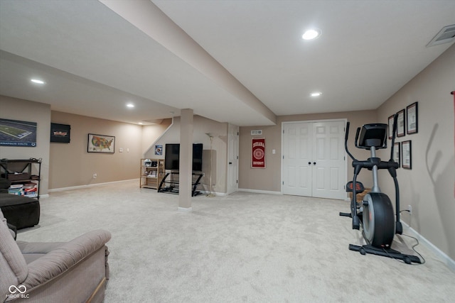 exercise area with baseboards, light colored carpet, visible vents, and recessed lighting