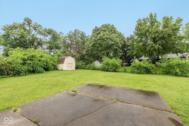1612 Westbay Ct, Indianapolis, IN 46260 - view of grassy yard with view of scattered trees