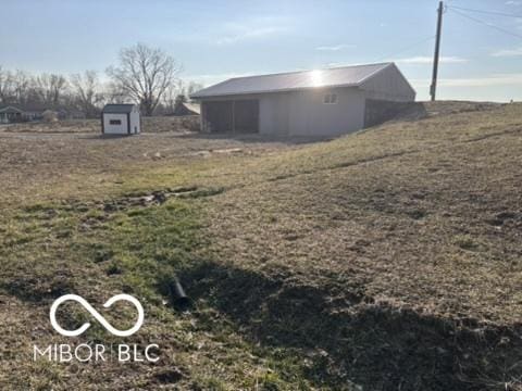 view of yard with an outbuilding and an outdoor structure