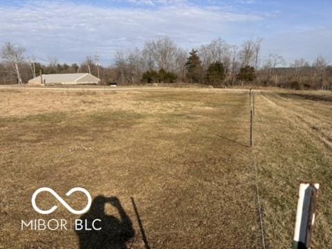 view of yard featuring a rural view