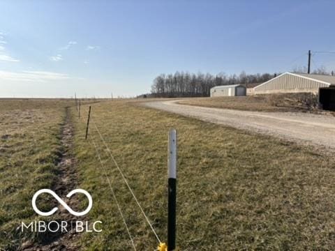 view of yard featuring a rural view