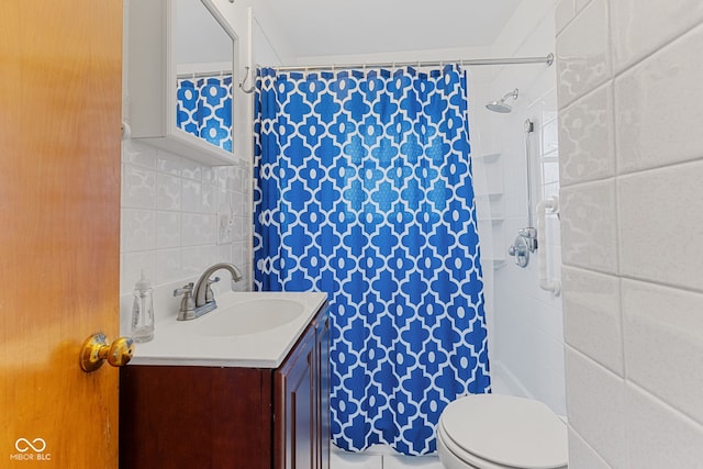 bathroom featuring tasteful backsplash, toilet, a shower with curtain, vanity, and tile walls