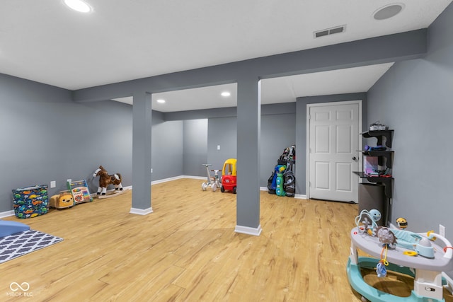 game room with light wood-style flooring, recessed lighting, baseboards, and visible vents