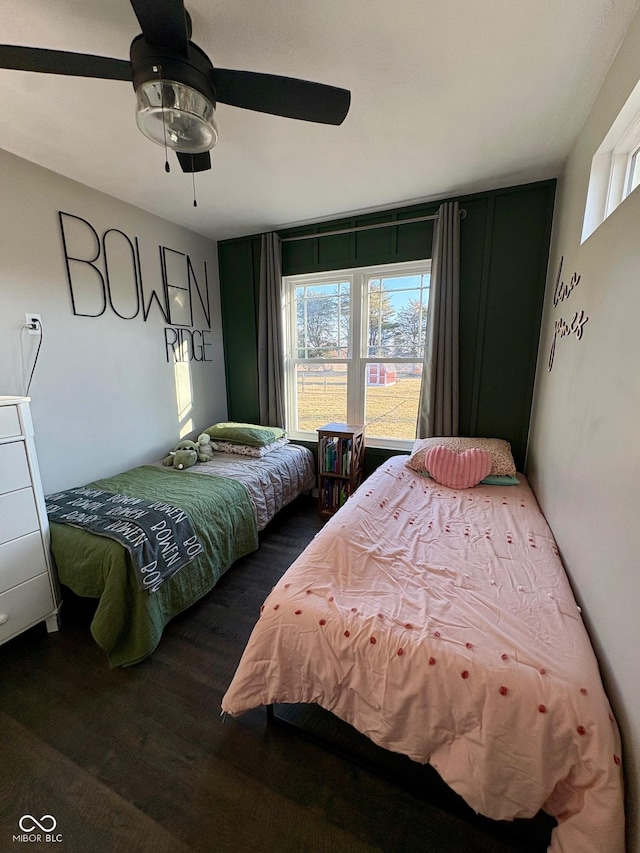 bedroom featuring ceiling fan