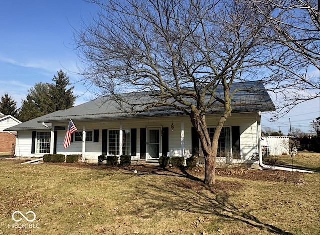 ranch-style home featuring covered porch and a front lawn