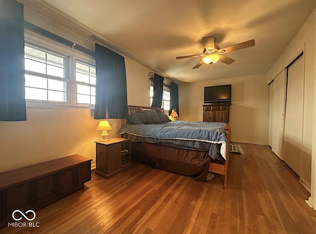 bedroom featuring ceiling fan, hardwood / wood-style floors, and a closet