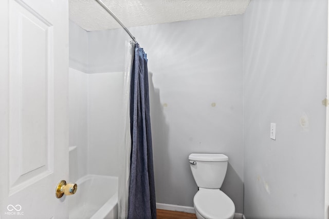 full bathroom with toilet, baseboards, a textured ceiling, and shower / tub combo with curtain