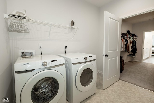 washroom with light carpet and independent washer and dryer