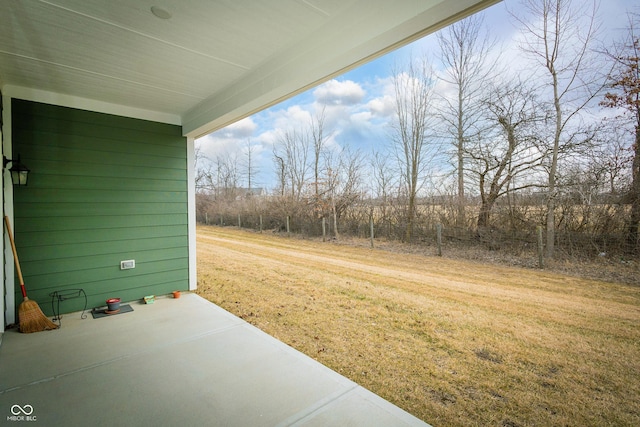 view of yard featuring a patio