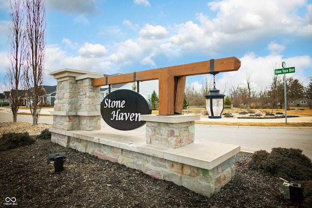 view of community / neighborhood sign