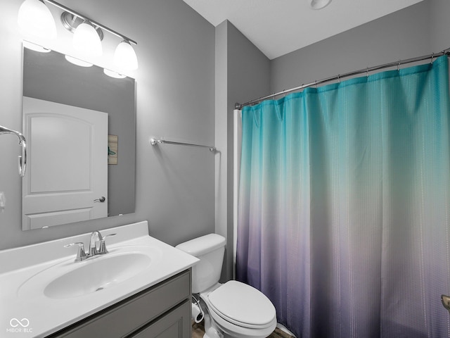 bathroom with a shower with shower curtain, vanity, and toilet