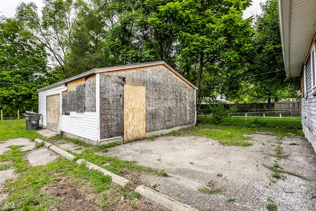 view of outdoor structure with an outdoor structure and fence