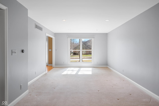 carpeted spare room featuring recessed lighting, visible vents, and baseboards