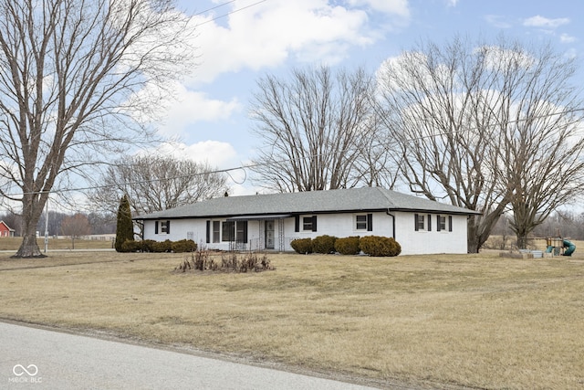 single story home featuring a porch and a front yard