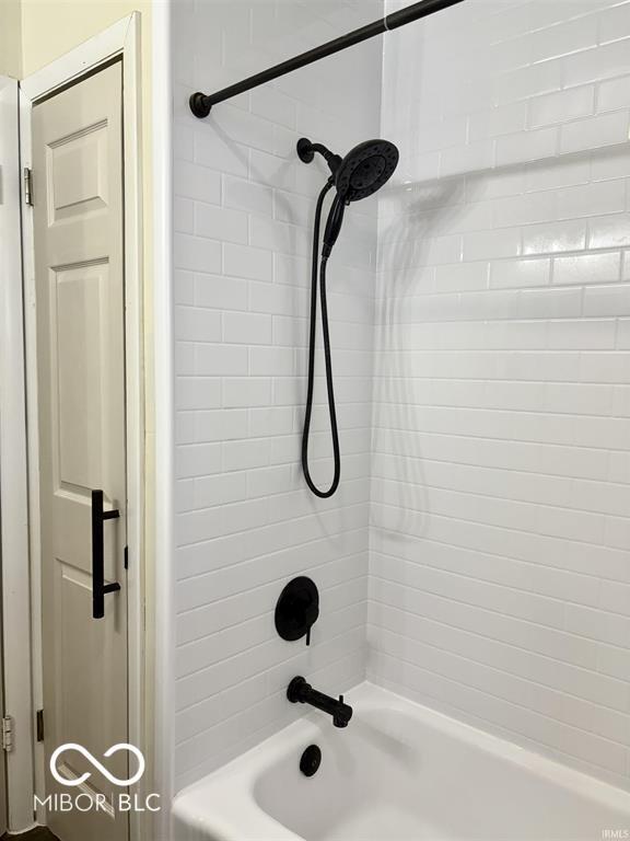 full bathroom with shower / bathing tub combination