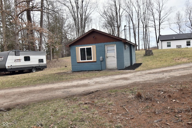 view of outbuilding featuring an outbuilding and dirt driveway