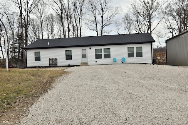 ranch-style home featuring driveway