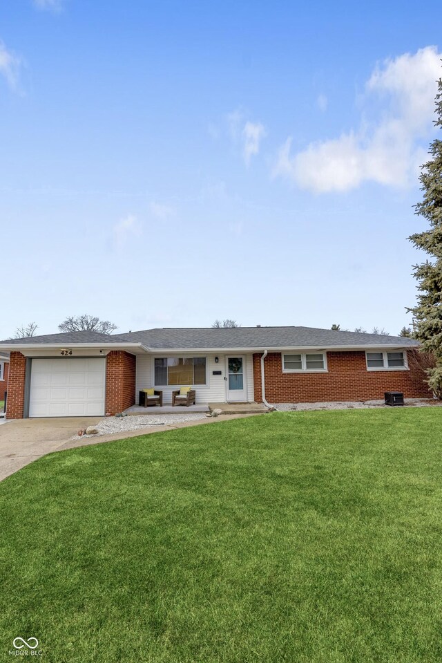 424 Simmons St, Plainfield, IN 46168 - photo 1