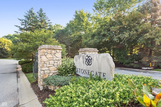 view of community / neighborhood sign