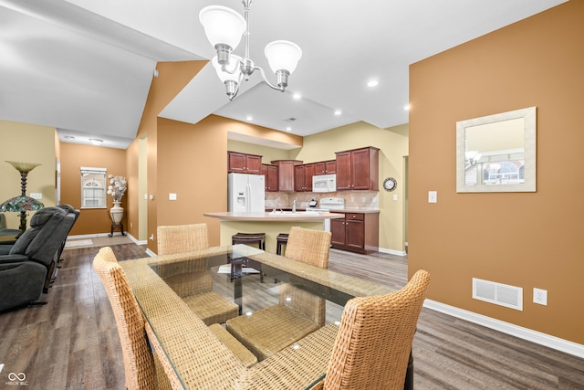 dining room with recessed lighting, visible vents, light wood-style flooring, an inviting chandelier, and baseboards